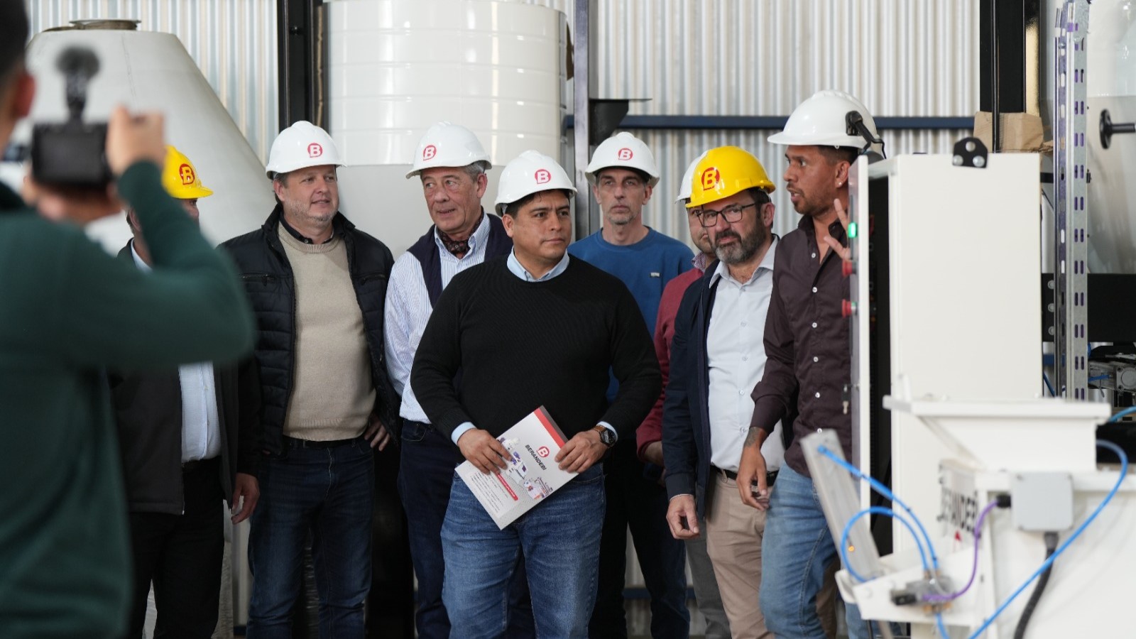 Vidal visitó Rafaela donde se construye la primera planta de alimento balanceado para Santa Cruz