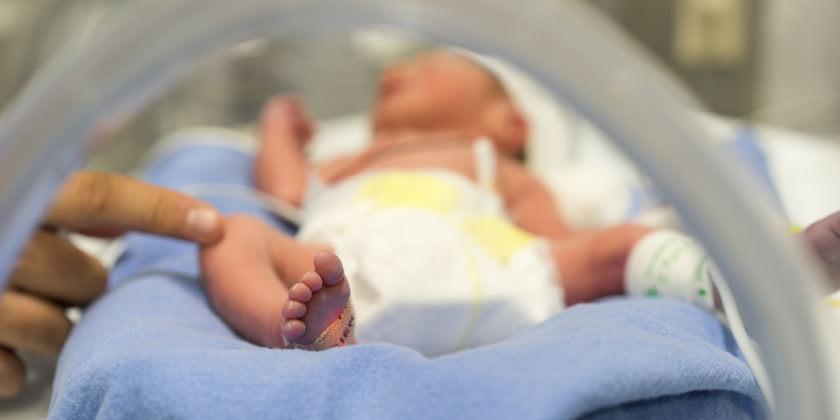 Hay 4 bebés positivos con Covid en el Hospital: 2 en terapia Neonatal y 2 en sala de maternidad 