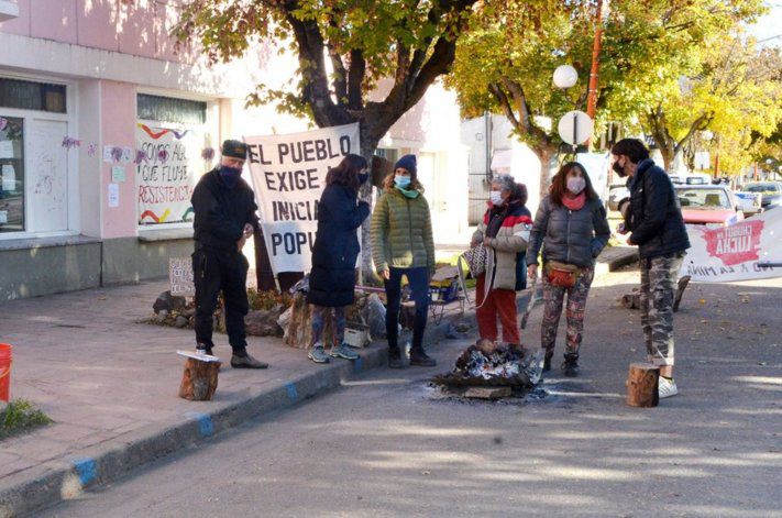 El municipio de Esquel ya lleva seis días tomado