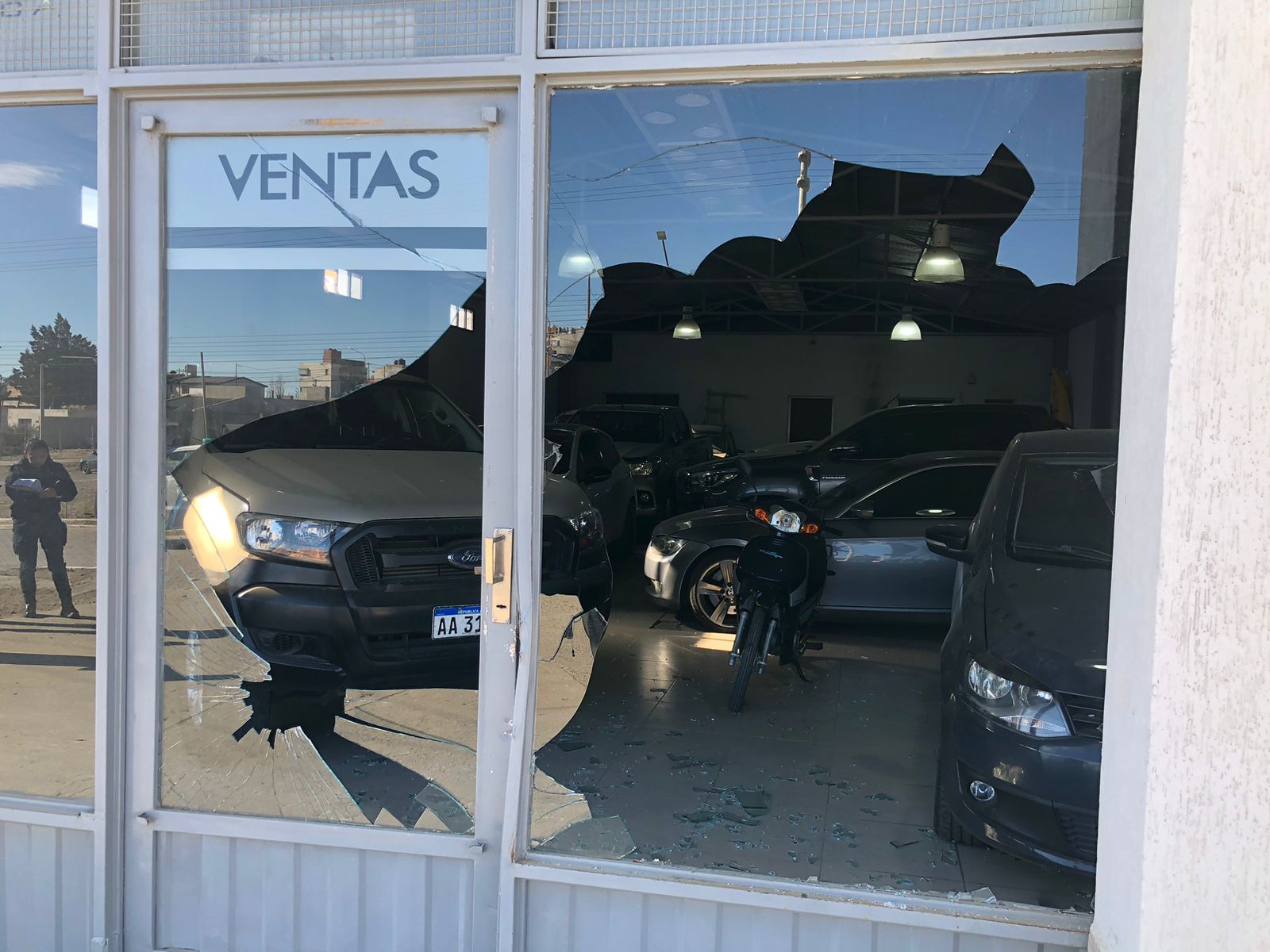 Robaron una moto de competición en una concesionaria