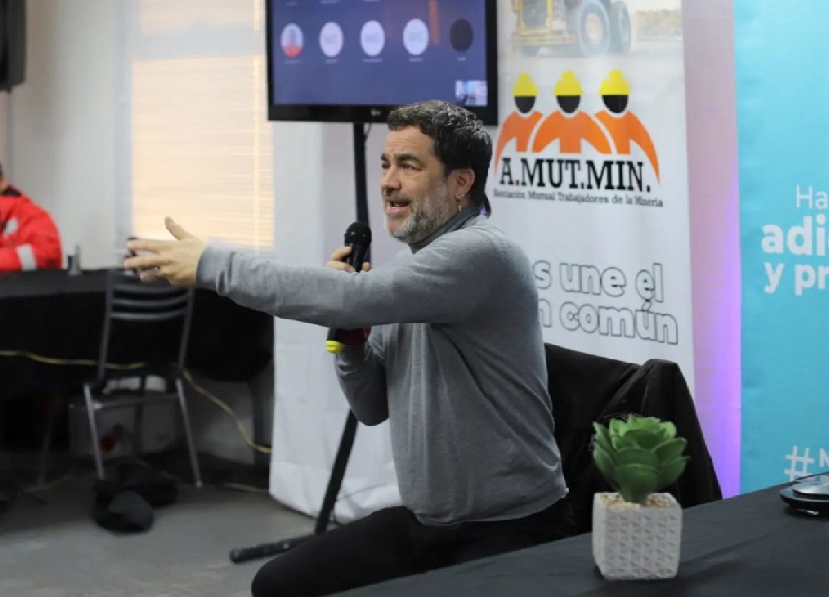 Gastón Pauls cerró el ciclo de charlas sobre prevención de adicciones organizado por AOMA