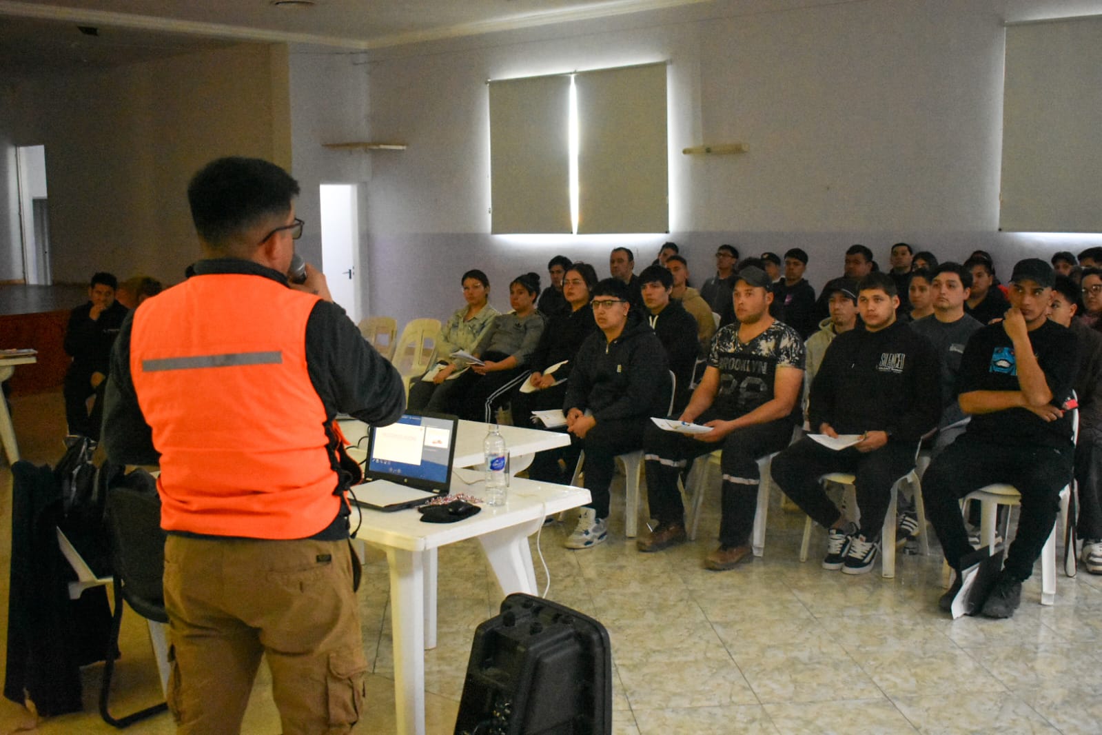 Jaramillo dijo presente en la capacitación de maquinaria pesada: