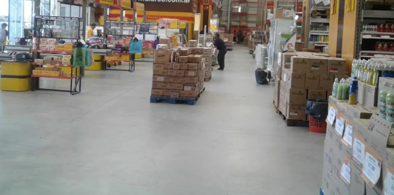 Caleta Olivia: un grupo comando armado intentó robar una mayorista y terminó a los tiros