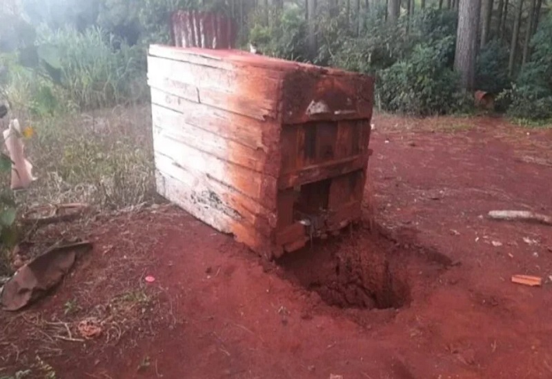 Vecinos rescataron a un recién nacido de una letrina: la madre tiene 17 años y fue imputada por tentativa de homicidio