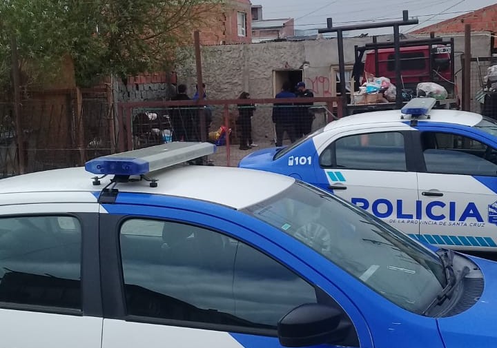 Le robaron el portón de la casa y herramientas, la policía allanó la casa del ladrón