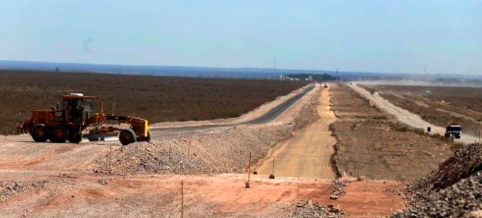 Reunión clave con las petroleras para asegurar fondos para la pavimentación de rutas