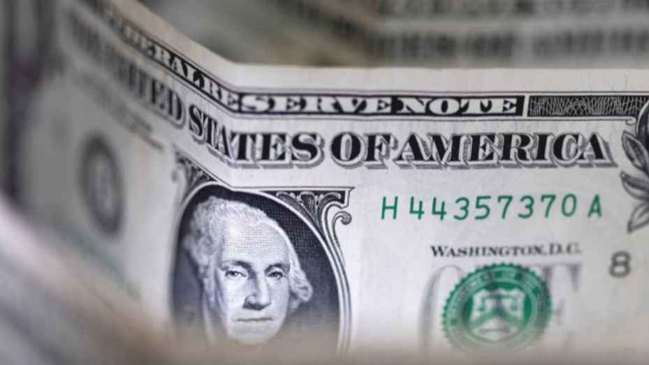 El dólar blue exhibe una leve baja y se vende a $915