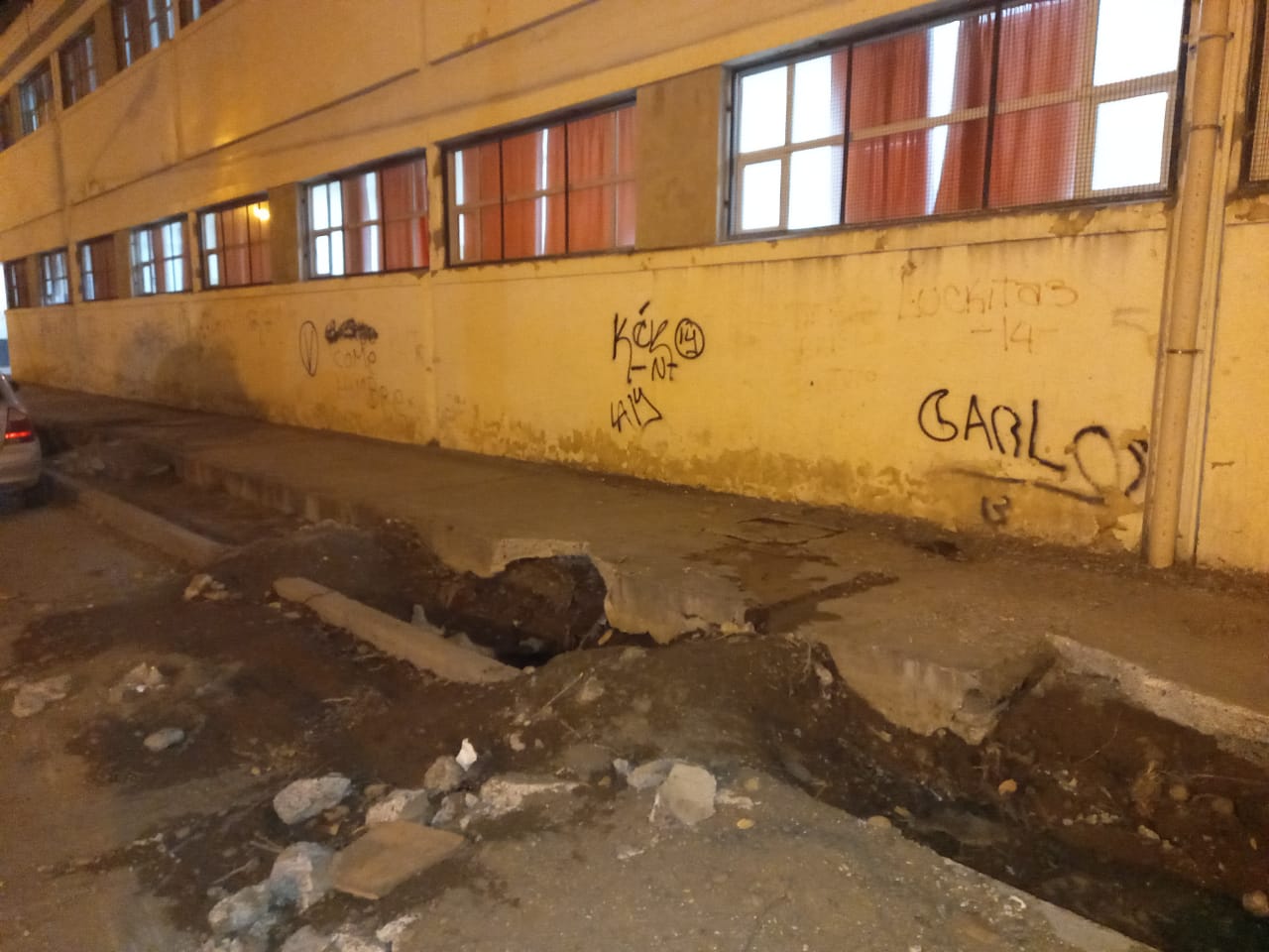 Ahora en la 36: otra escuela suspendió actividades por el estado edilicio y cloacas desbordadas