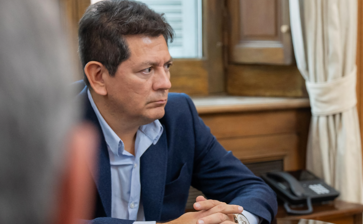 Gordillo dijo que la empresa podría recibir unos U$S 500 millones y garantizó continuidad de puestos de trabajo