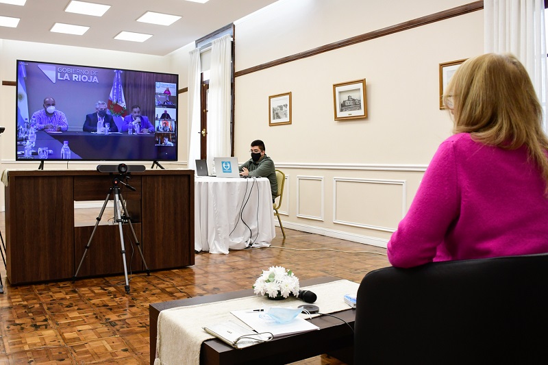 Alicia Kirchner acompañó al presidente: 