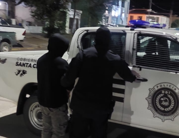 Detenidos por homicidio en Caleta Olivia: secuestro de armas, drogas y bienes robados