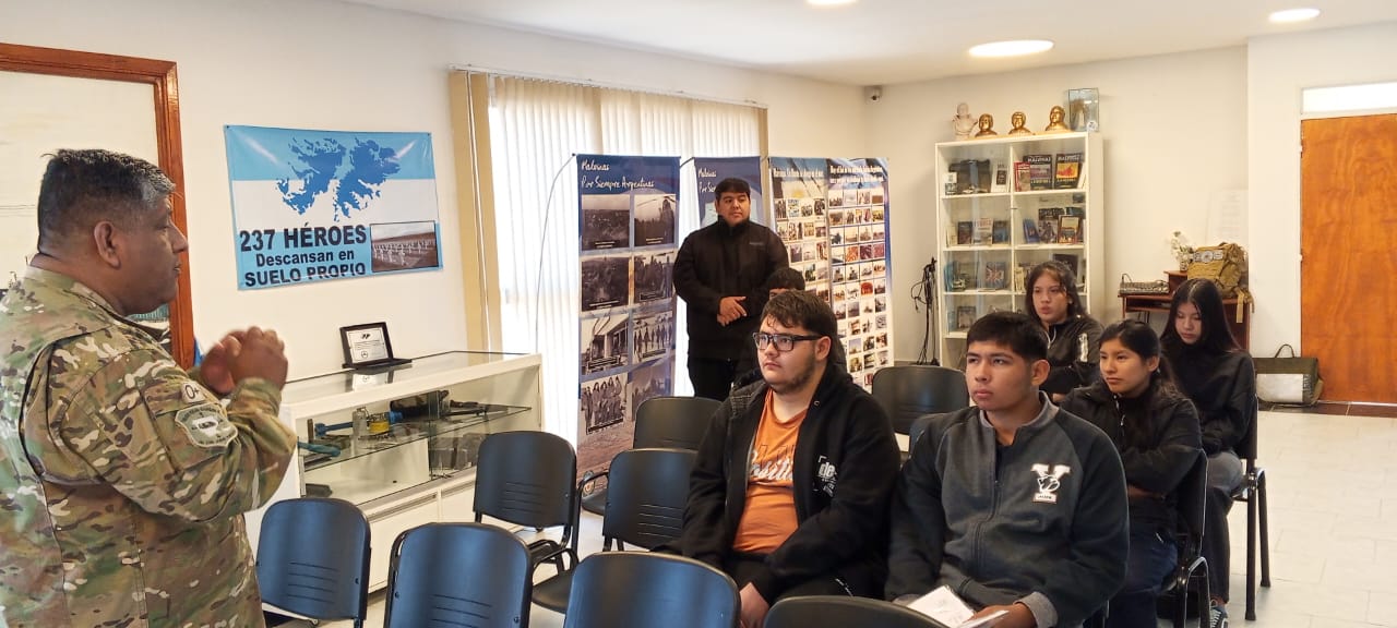120 agentes y efectivos trabajan en la búsqueda de los dos niños y la contención de sus familias