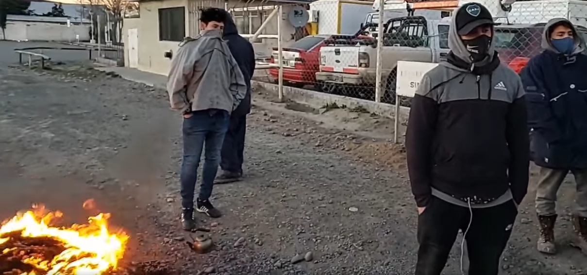 En Truncado también hubo reclamo de desocupados y quema de cubiertas