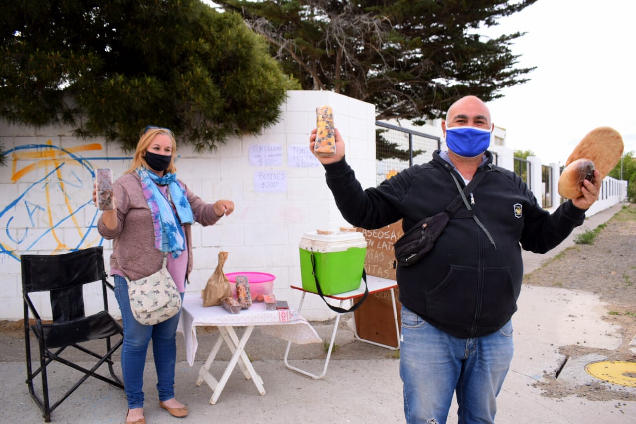 Pide Ayuda: artesana local no puede pagar un alquiler y vende tortillas en la EPP 14 para poder terminar su casa 