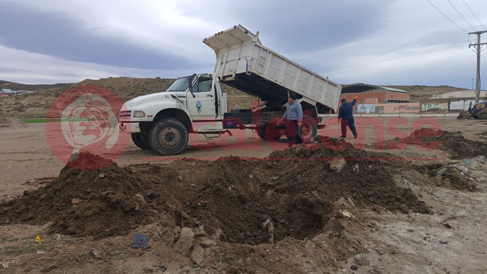 Inician trabajos de mantenimiento y refacción en la cancha de la 