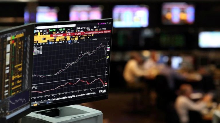 Riesgo país en niveles récord: qué efectos tiene sobre la economía cotidiana