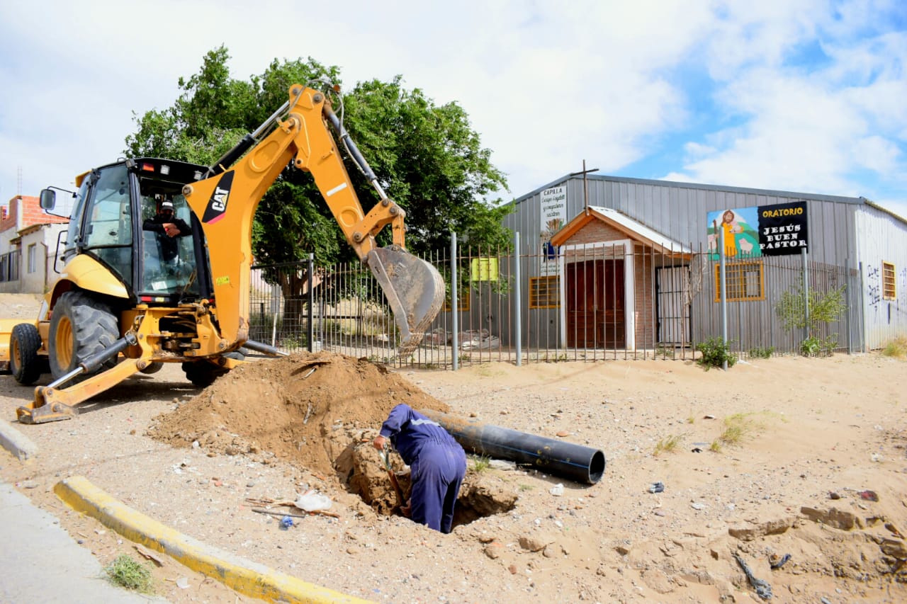 Cambio de válvulas en barrio 17 de octubre, tras 20 días sin agua