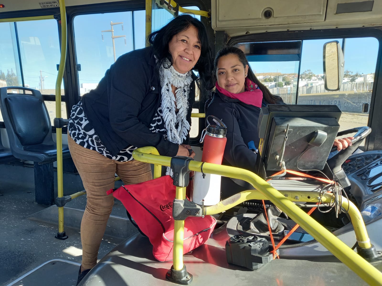 Incorporaron a dos choferes mujeres al plantel de Urbano 