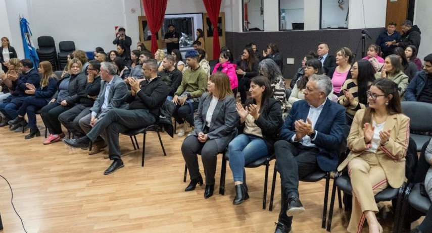 Educación y Desarrollo Social impulsan un programa para fortalecer a emprendedores