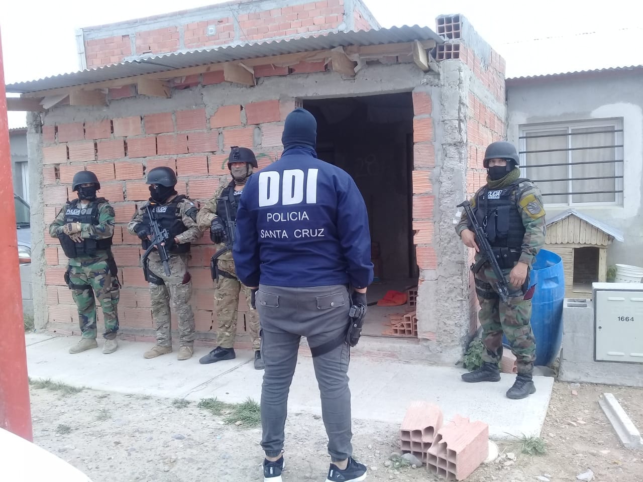 Hallaron prendas de vestir vinculadas al robo de una estación de servicios