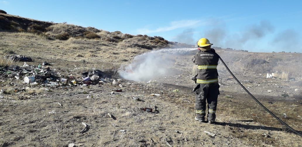 Apagan rápidamente un principio de incendio de pastizales