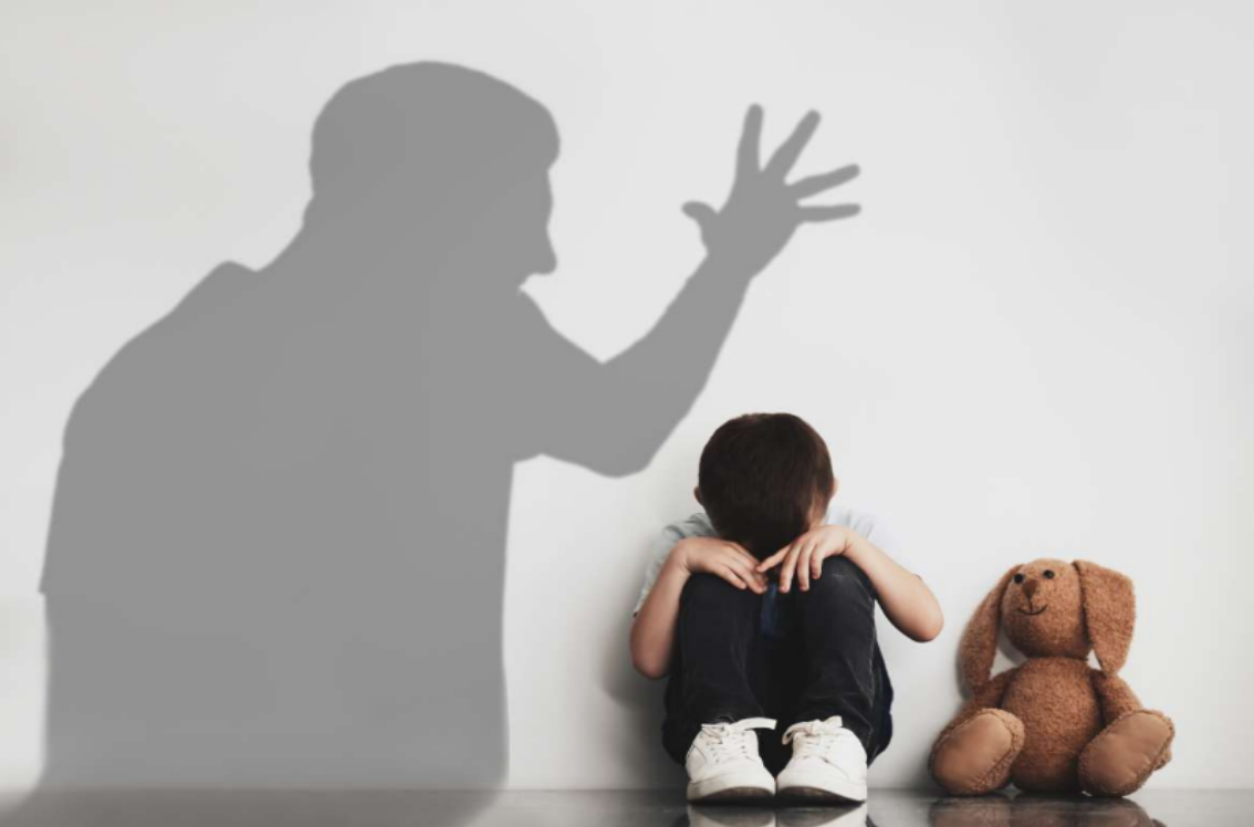 Murió un niño de 2 años por una golpiza en Córdoba y detienen a la madre y su pareja