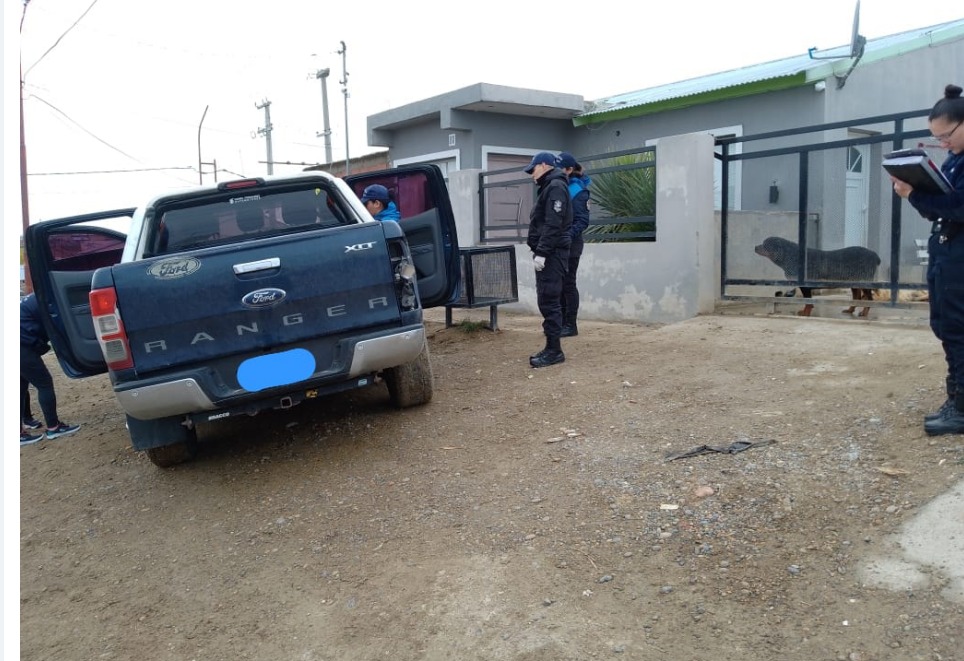 Puerto Deseado: Detuvieron a cuatro hombres en un pub que portaban armas de fuego 
