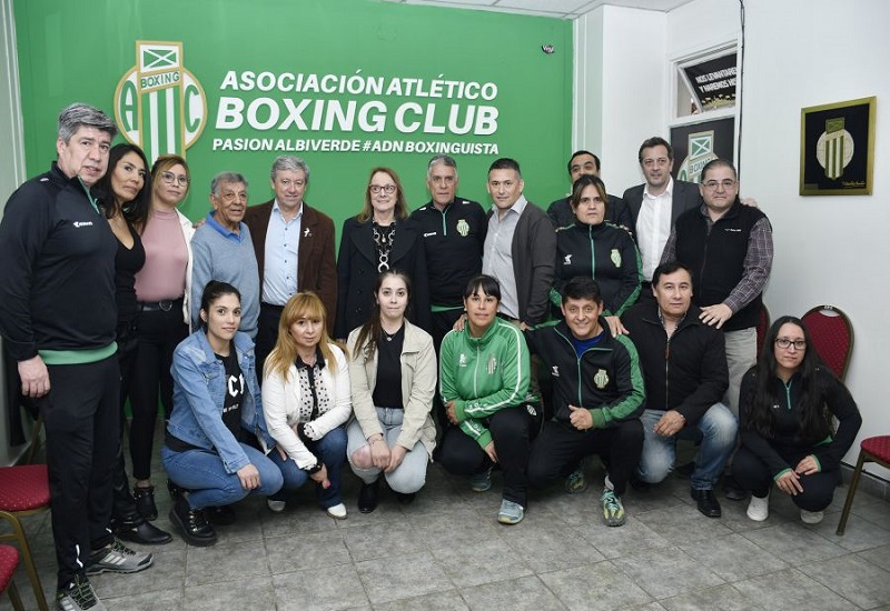 Alicia participó del acto de entrega de luminarias al Atlético Boxing Club de Río Gallegos