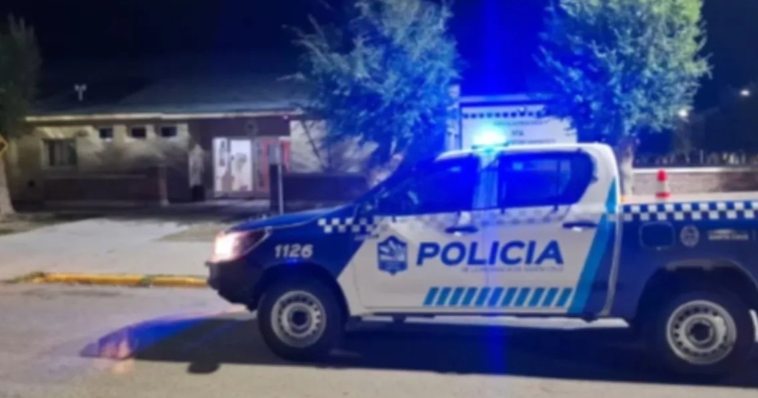 Escapó por una ventana con su hija tras ser agredida por su pareja