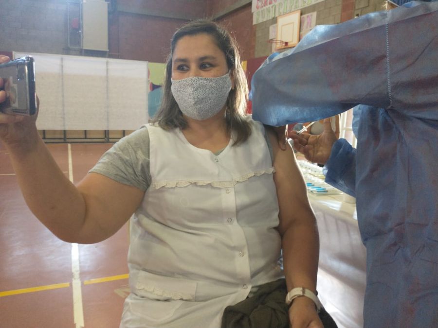 Continúan vacunando a la comunidad educativa en Zona Centro