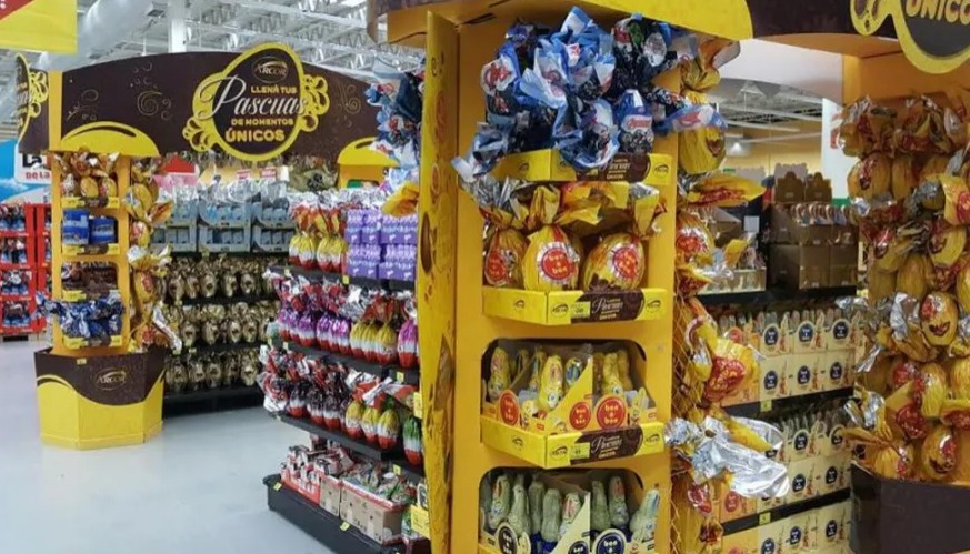 Golpes, empujones y locura por un huevo de pascua en oferta