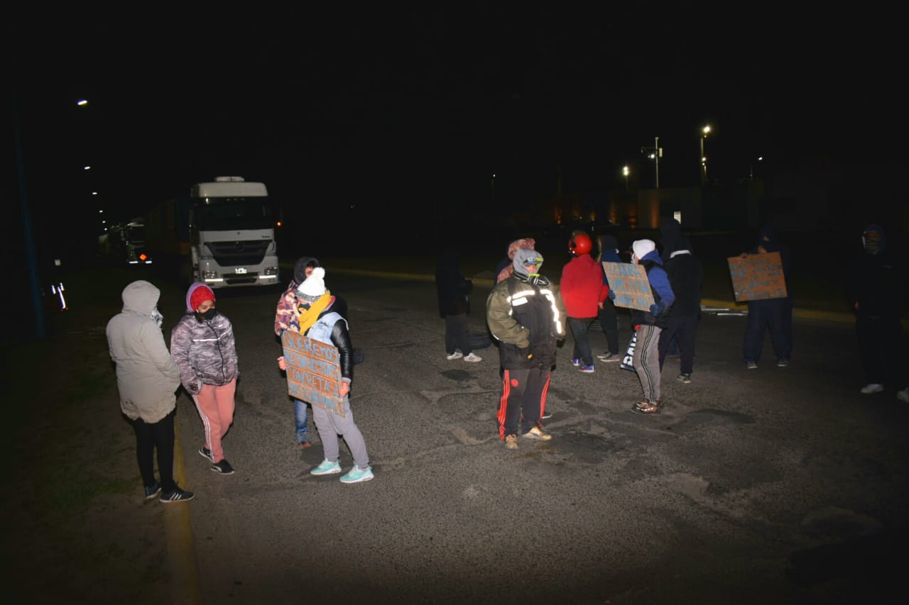 [URGENTE] Planes sociales y cooperativas cortaron la Ruta N° 3: 