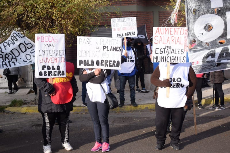 Adosac marcho por la ciudad en su jornada de apagón virtual de 24 horas
