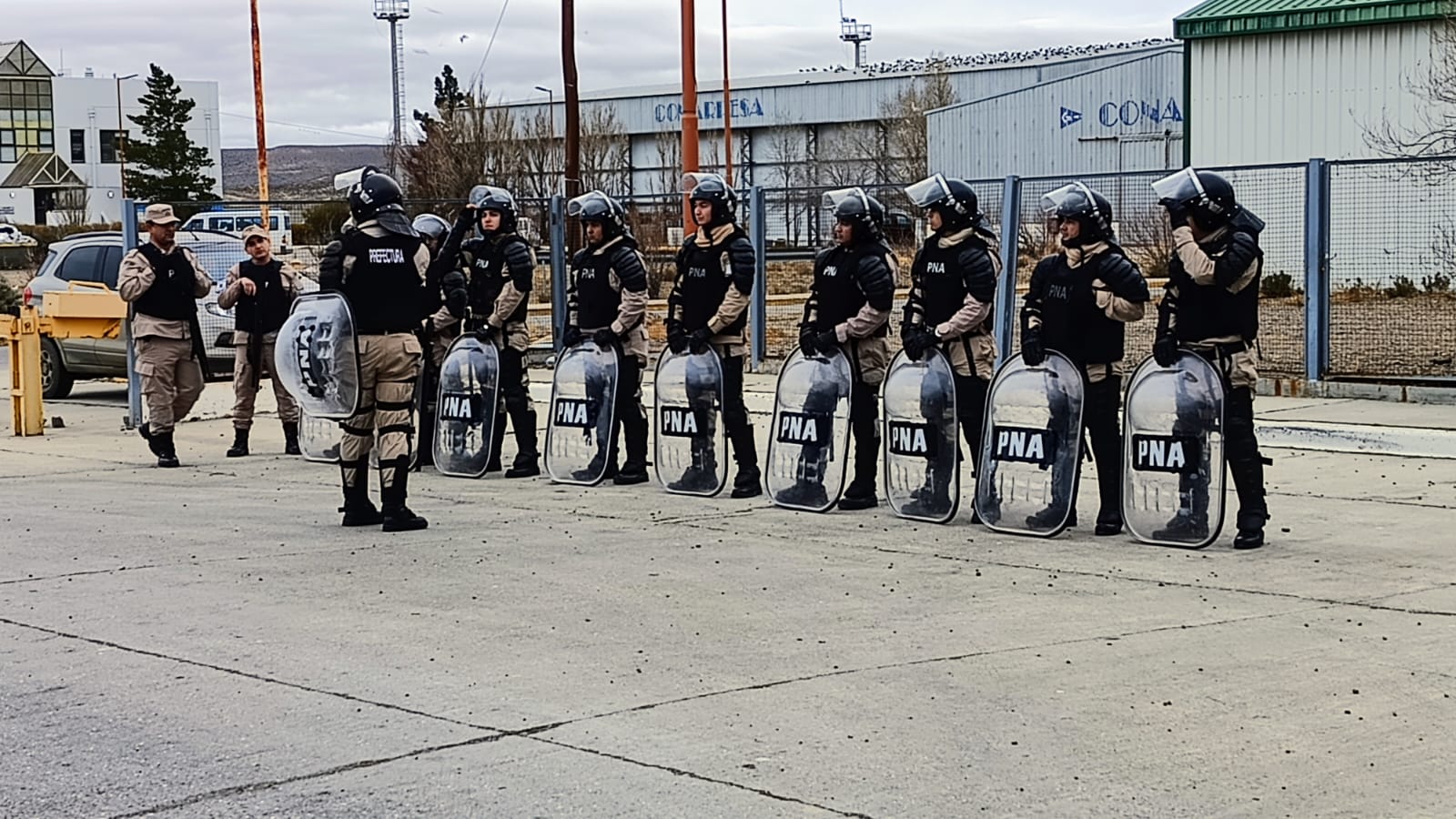 Con presencia de Infantería se levantó el conflicto con los trabajadores de la Banquina Chica