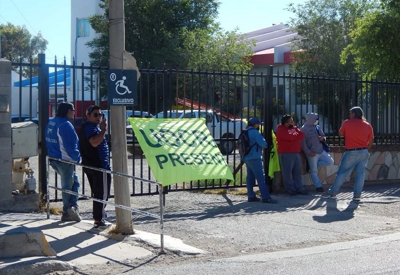 Desocupados de Pico Truncado se manifestaron en las puertas del municipio
