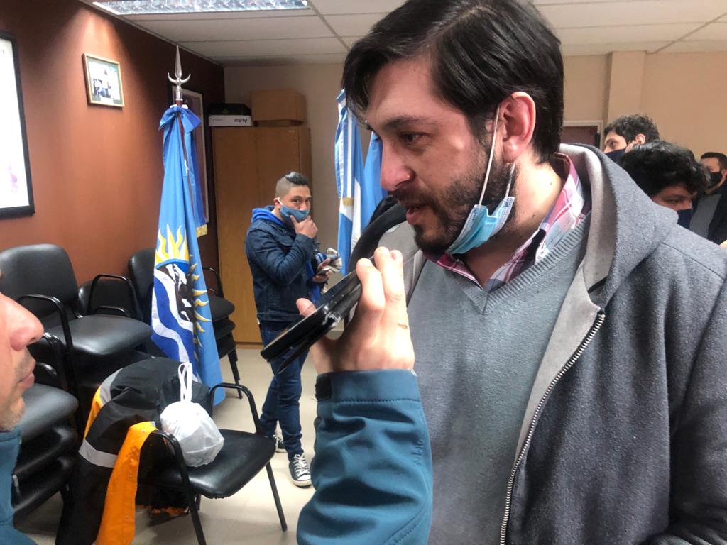 Casarini, intendente de Perito Moreno, responsabilizó a la minera Newmont por el primer caso positivo de COVID-19