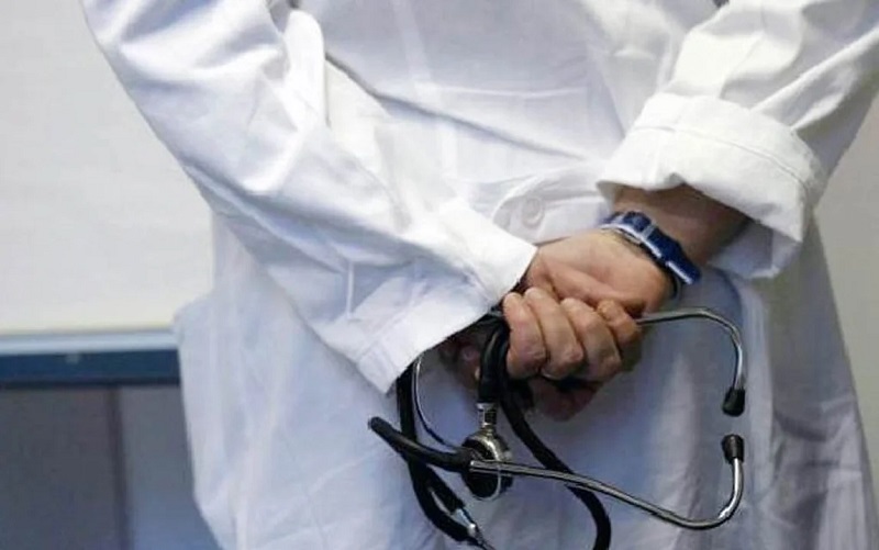Chubut: denunciaron a un reconocido médico por abusar de una joven en su consultorio