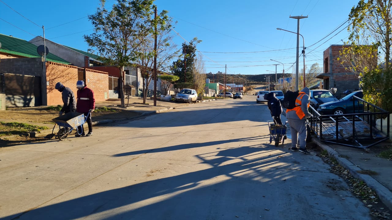 El Municipio avanza con mantenimiento y limpieza urbana en el Barrio Rotary