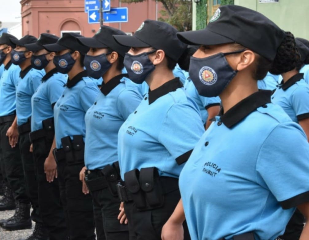 8M: La Policía del Chubut dispuso asueto para las mujeres en su día