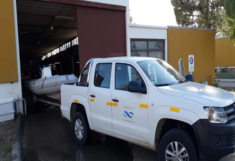 Buscarán en grietas y cuevas del Lago Musters al nene desaparecido en un gomón