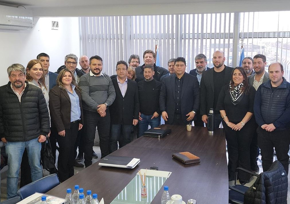 Autoridades se reunieron con Vidal y discutieron la situación del retiro de YPF de la provincia