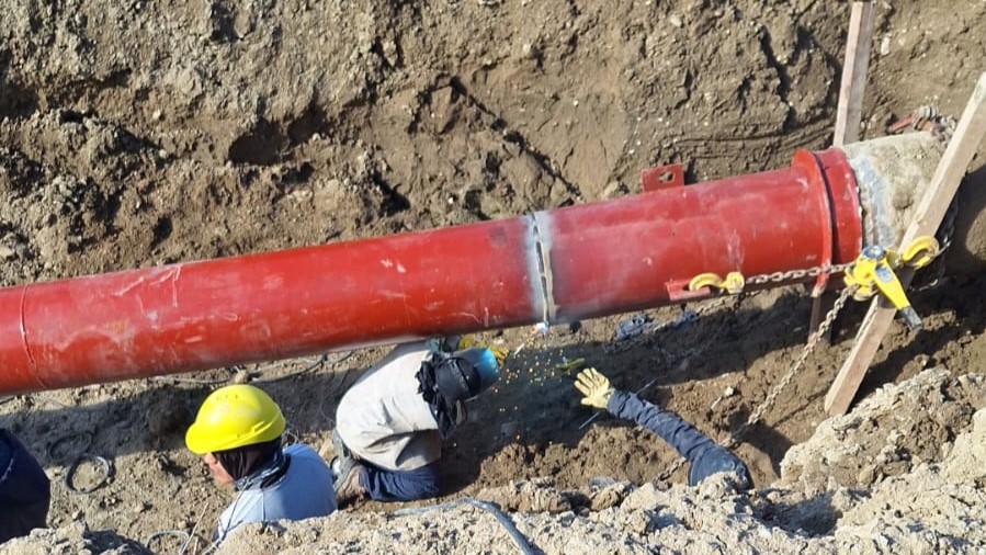Servicios Públicos: Se realizó la reparación de cañería en Caleta Olivia 