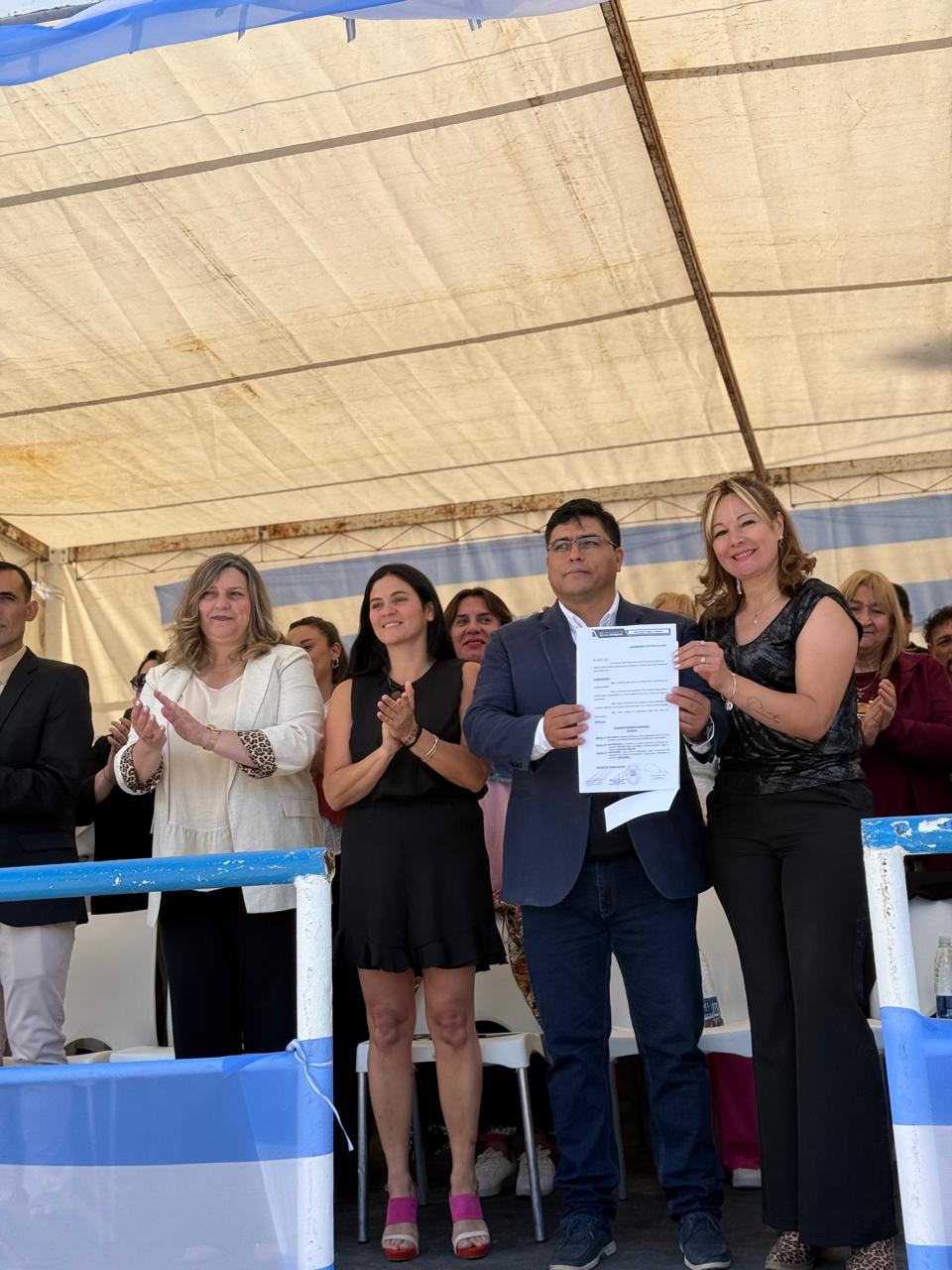 Claudio Vidal en el 78° Aniversario de Los Antiguos: 375 millones para la dulcera municipal