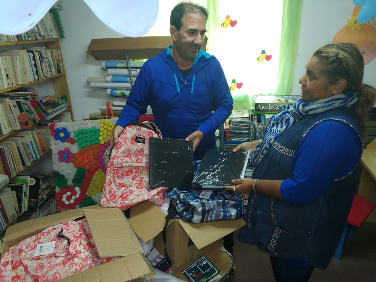 Desarrollo Social de Nación entregó útiles escolares a escuela rural de Bajo Caracoles