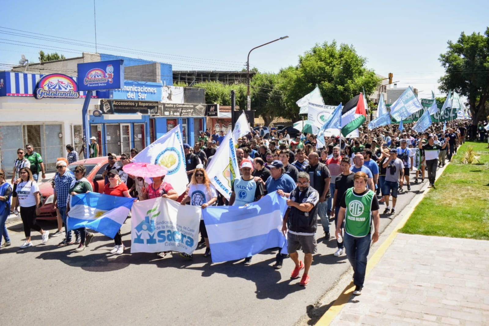 Marcha multisectorial en Caleta Olivia en el marco del paro nacional