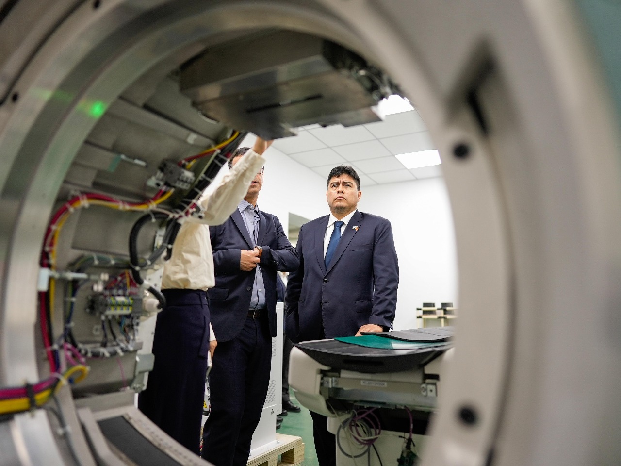 Vidal continúa su gira por China para impulsar inversiones tecnológicas y en YCRT