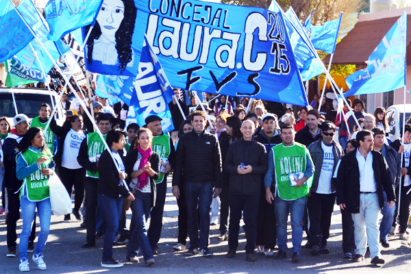 COTILLO CERRÓ SU CAMPAÑA CON UNA CAMINATA 