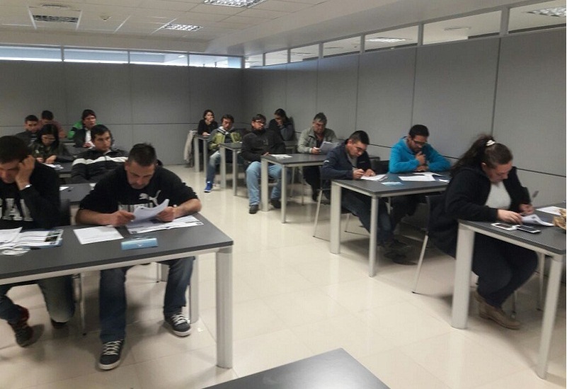 La Sede Jerárquica de Caleta Olivia brinda su espacio para capacitaciones de Tránsito municipal