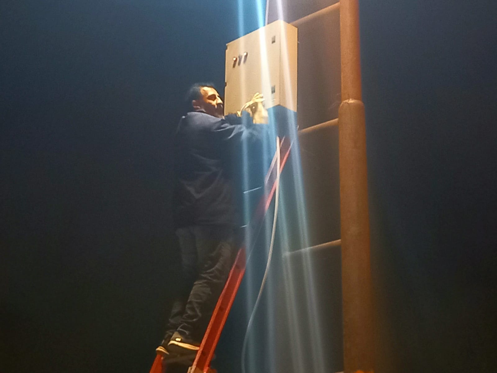 Se robaron un cable de la costanera y la dejaron sin luz