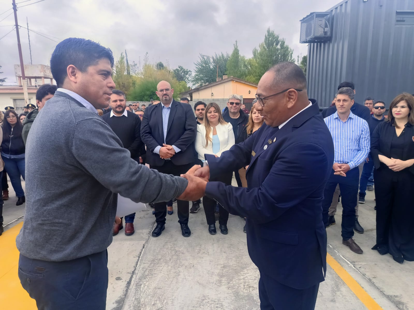 Allanamiento por amenazas en Caleta Olivia: secuestraron celulares y seis plantas de cannabis